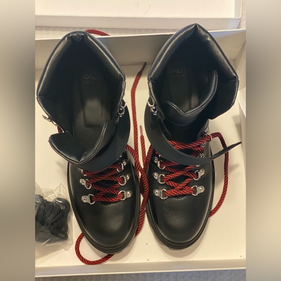 COPY - MONCLER
Black Carol Hiking Boots